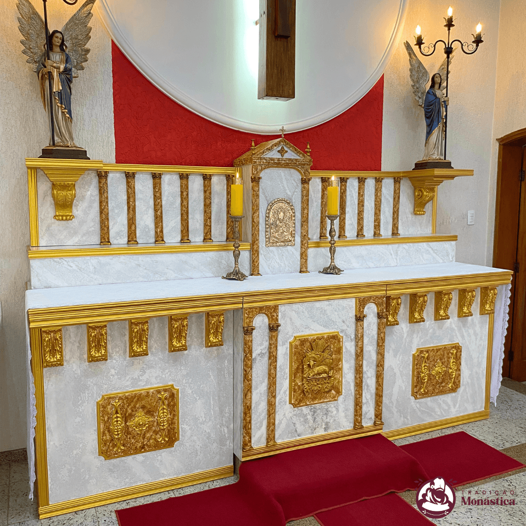 Altar-Mor Romano em Madeira e Resina - Sob Medida Altar-Mor Romano em Madeira e Resina - Sob Medida