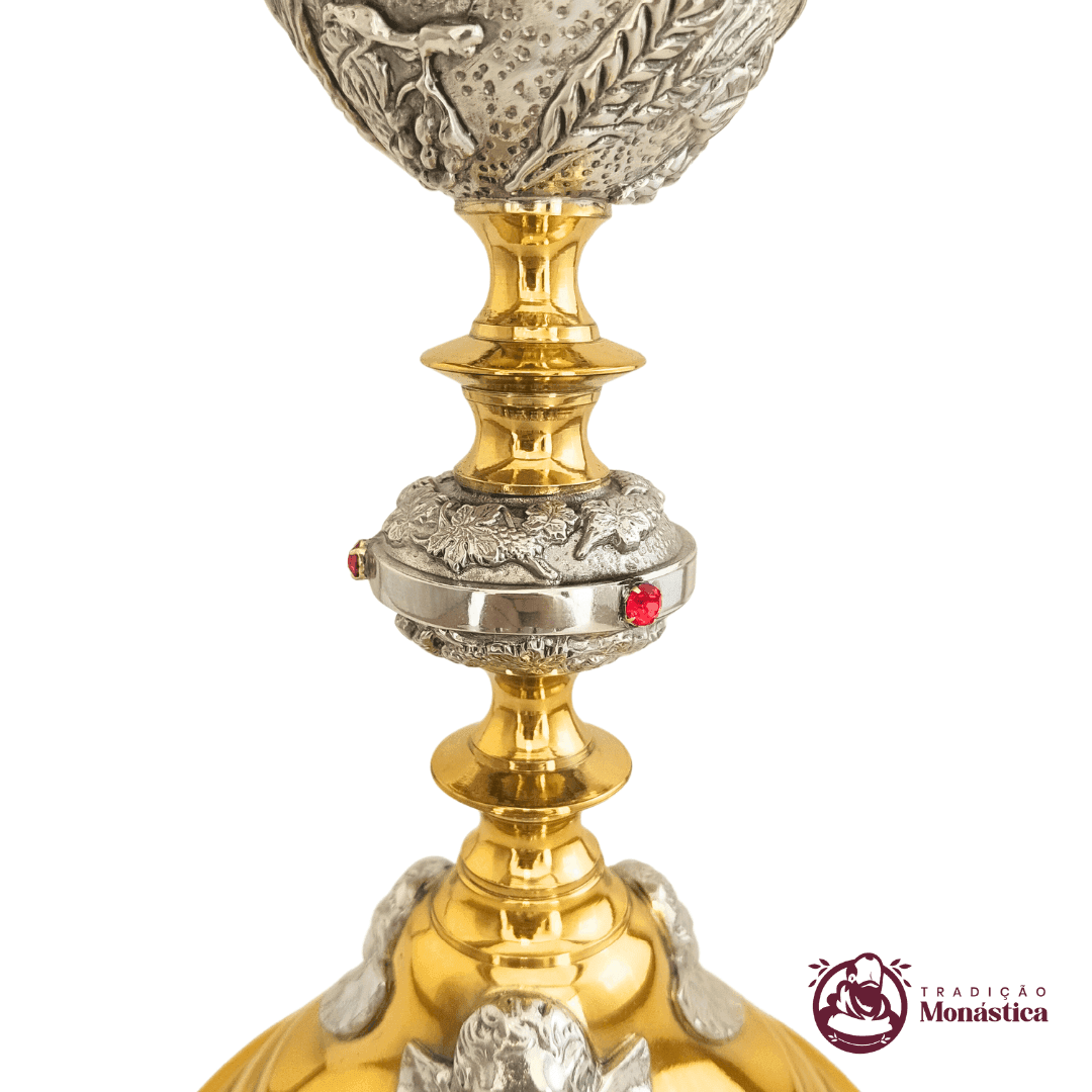 Cálice com Detalhes de Anjos - Banhado em Ouro - 2