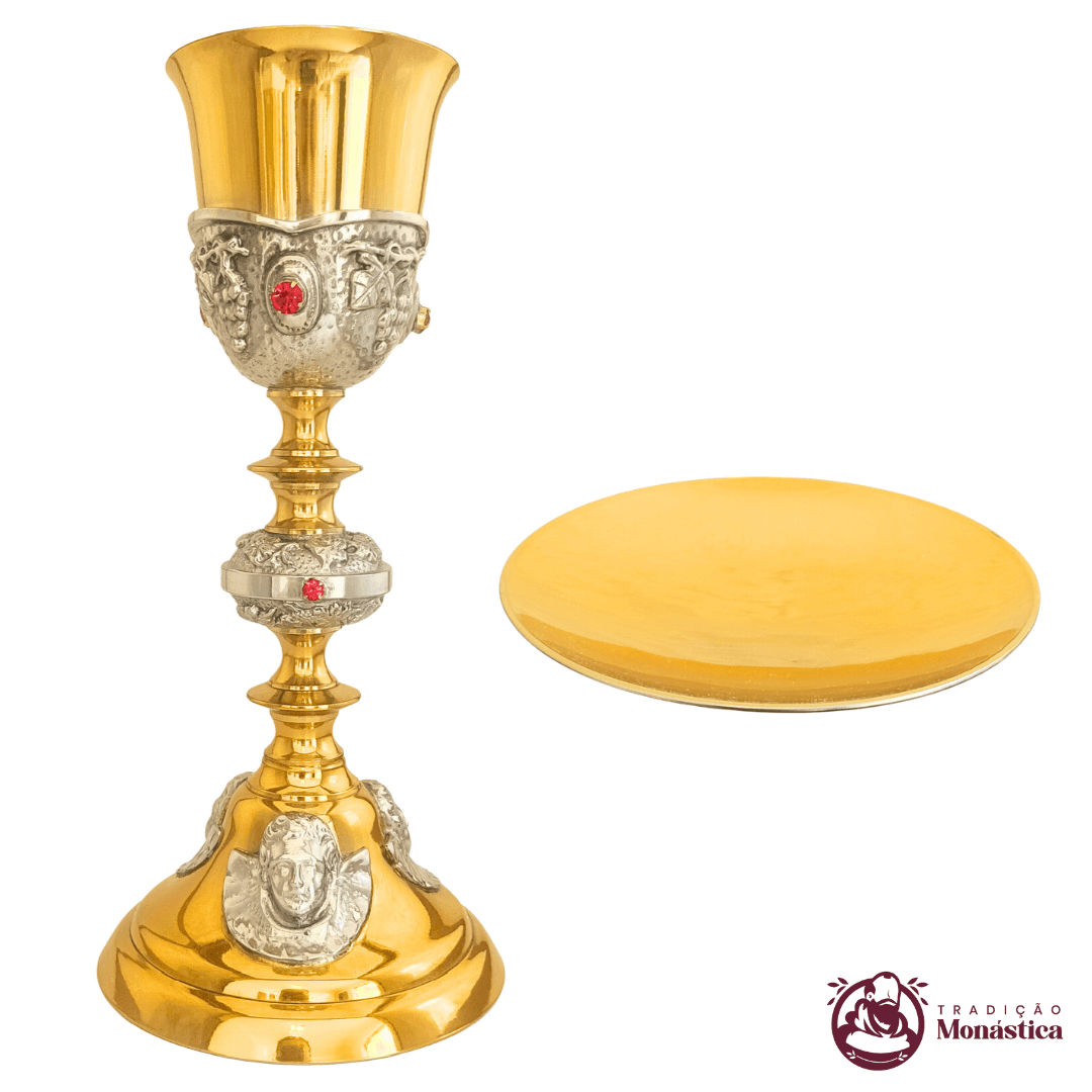 Cálice com Detalhes de Anjos - Banhado em Ouro Cálice com Detalhes de Anjos - Banhado em Ouro