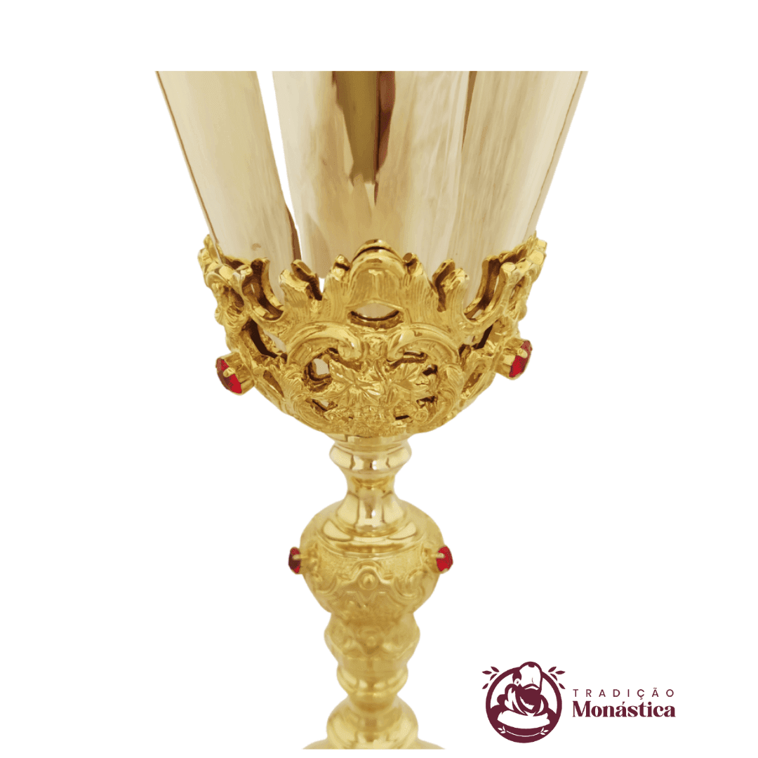 Cálice Trabalhado Banhado em Ouro - 26,5cm - 2