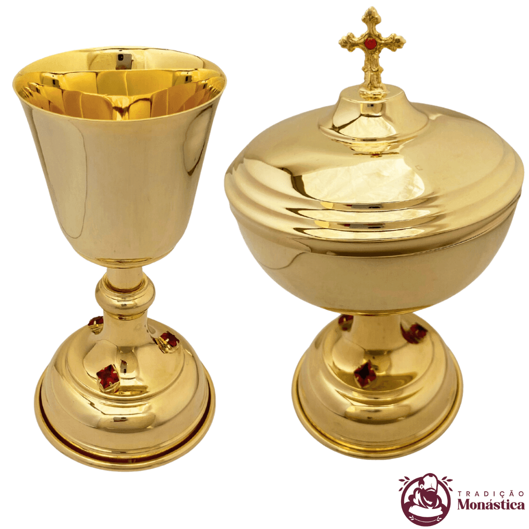 Conjunto de Cálice e Âmbula com Detalhes em Pedras Vermelhas - Pequeno Conjunto de Cálice e Âmbula com Detalhes em Pedras Vermelhas - Pequeno