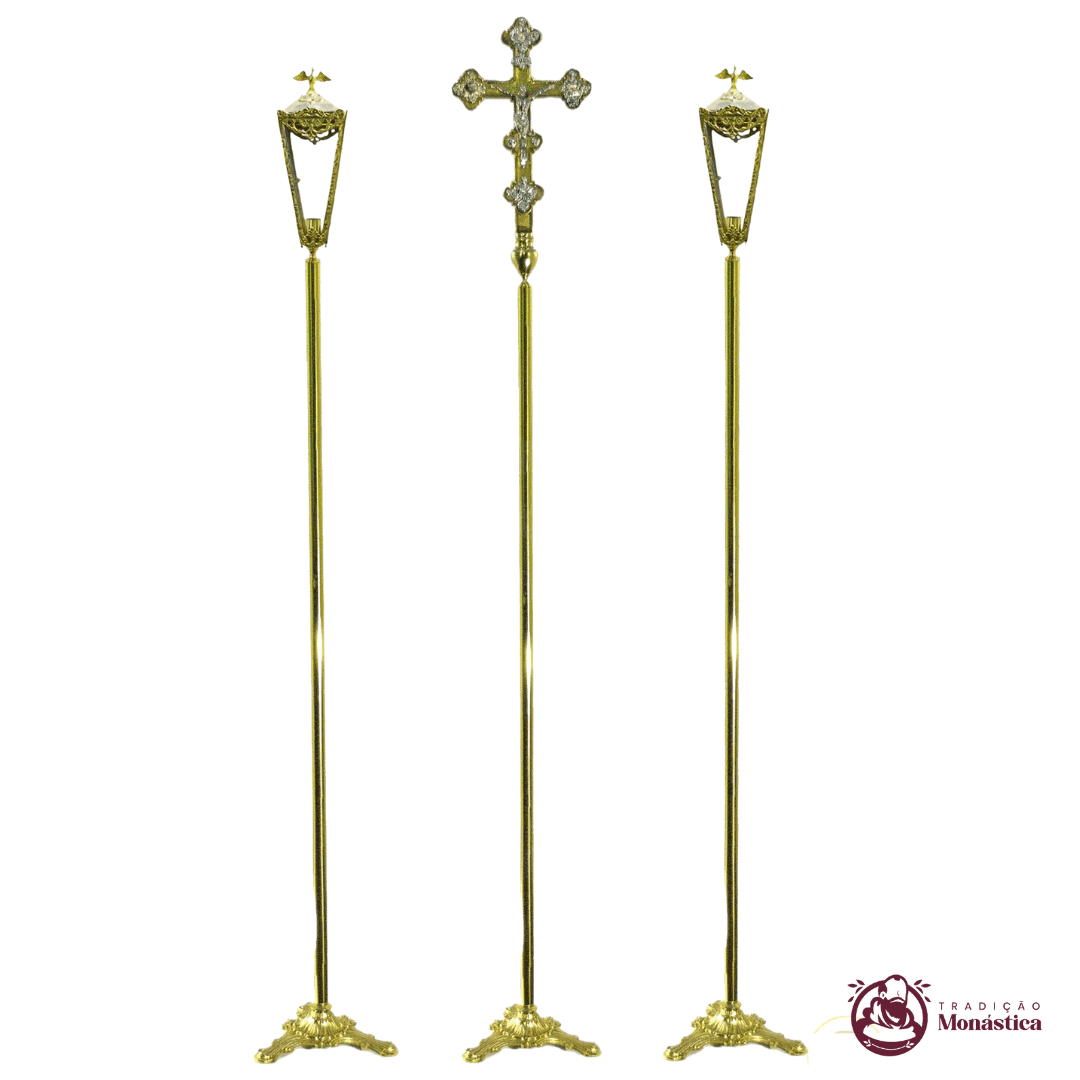 Conjunto de Cruz Processional e Tochas em Bronze Conjunto de Cruz Processional e Tochas em Bronze
